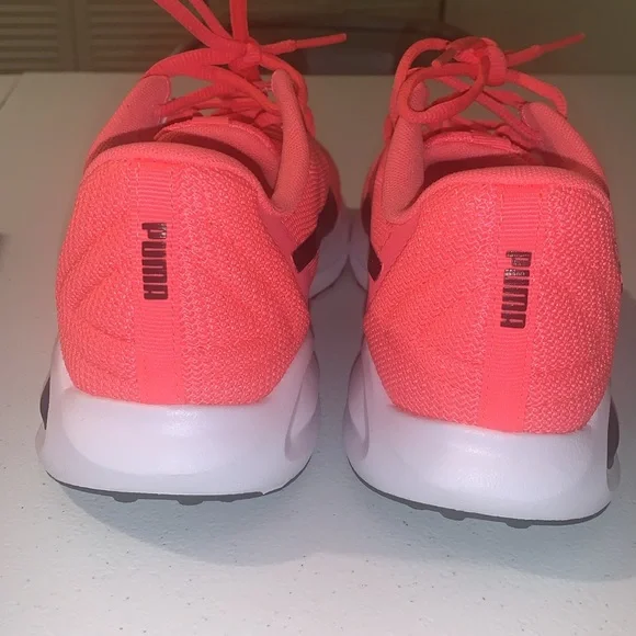 NIB - Women’s Pink Puma Twitch Runner - Picture 7 of 9